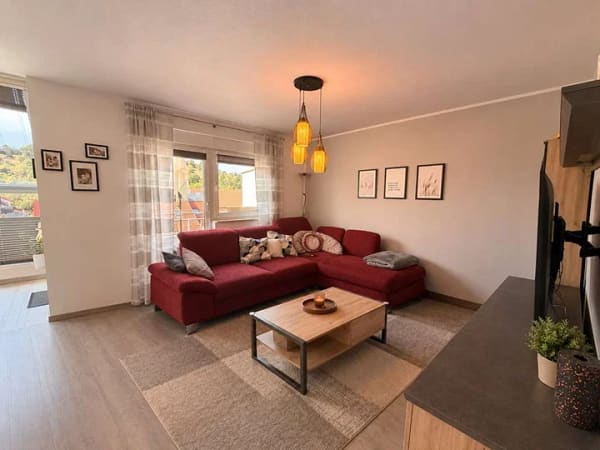 Immobilie in Donzdorf - Ankommen und wohlfühlen: Großzügige Wohnung mit Balkon, 2 Bäder, Aufzug und Tiefgarage - Bild 0