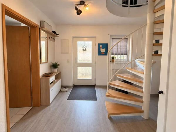 Immobilie in Donzdorf - Ankommen und wohlfühlen: Großzügige Wohnung mit Balkon, 2 Bäder, Aufzug und Tiefgarage - Bild 2