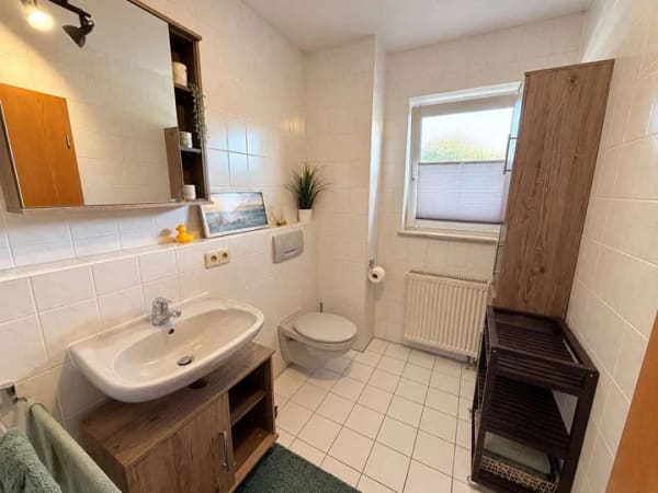 Immobilie in Donzdorf - Ankommen und wohlfühlen: Großzügige Wohnung mit Balkon, 2 Bäder, Aufzug und Tiefgarage - Bild 3