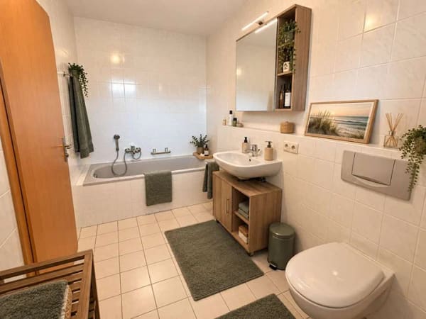 Immobilie in Donzdorf - Ankommen und wohlfühlen: Großzügige Wohnung mit Balkon, 2 Bäder, Aufzug und Tiefgarage - Bild 4