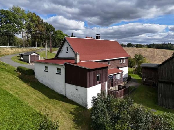 Immobilie in Schöneck/Vogtl. - Natur! Bauernhaus mit Scheune, großem Garten und Garage in Schöneck - Bild 0