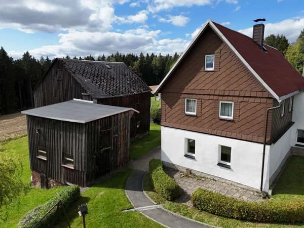 Immobilie in Schöneck/Vogtl. - Natur! Bauernhaus mit Scheune, großem Garten und Garage in Schöneck - Bild 2