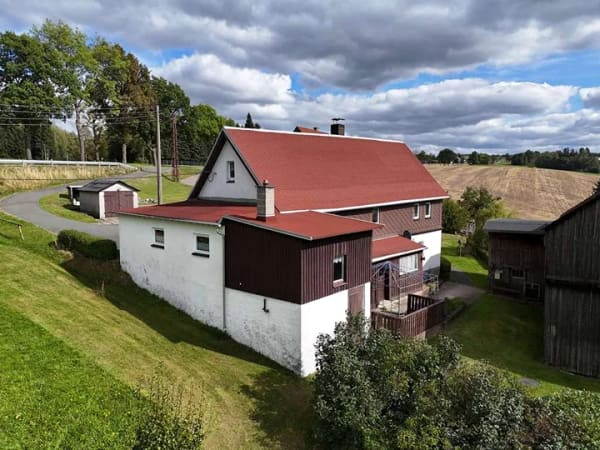 Immobilie in Schöneck/Vogtl. - Natur! Bauernhaus mit Scheune, großem Garten und Garage in Schöneck - Bild 3