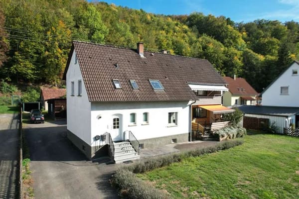 Immobilie in Sigmaringendorf - Großzügiges Wohnen auf 1.399 m² Grundstück - Zweifamilienhaus in Sigmaringendorf - Bild 0