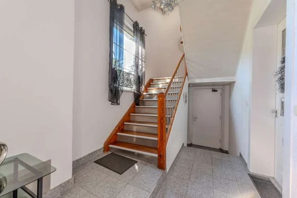 Immobilie in Laudenbach - Ein Zuhause mit Charakter – großzügiges Wohnen auf zwei Etagen mit Garten und Stellplatz - Bild 2