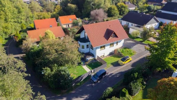 Immobilie in Windeck - Gepflegtes Einfamilienhaus mit vermieteter ELW auf Erbpachtgrundstück in Randlage von Windeck-Rosbac - Bild 2