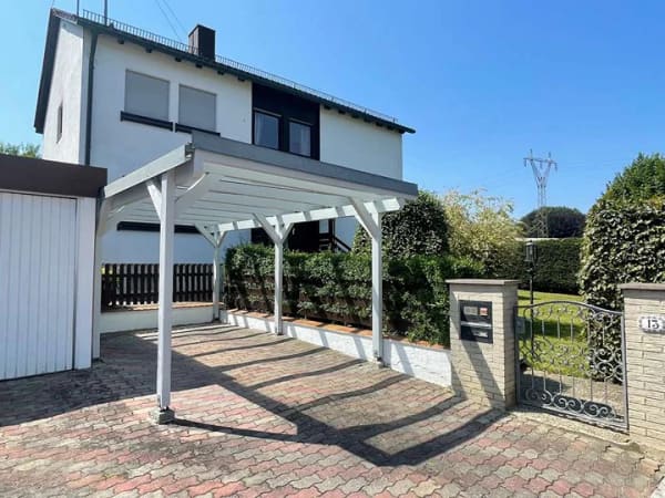 Immobilie in Adelsried - Gepflegtes Zweifamilienhaus auf tollem Sonnengrundstück  (EG vermietet - OG bezugsfrei) - Bild 1