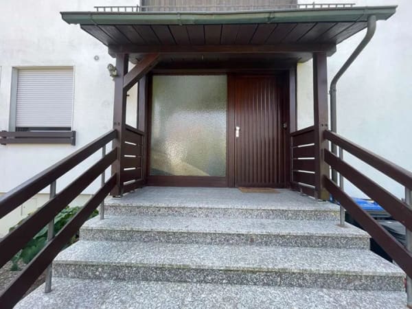 Immobilie in Adelsried - Gepflegtes Zweifamilienhaus auf tollem Sonnengrundstück  (EG vermietet - OG bezugsfrei) - Bild 3