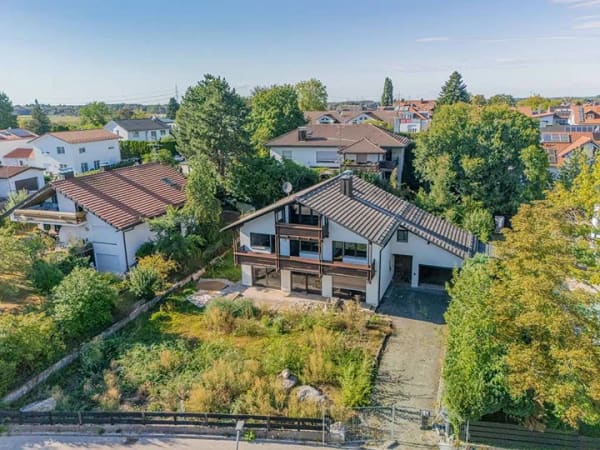 Immobilie in Zorneding - Geräumiges Einfamilienhaus mit Einliegerwohnung in Zorneding´s Bestlage - Bild 0