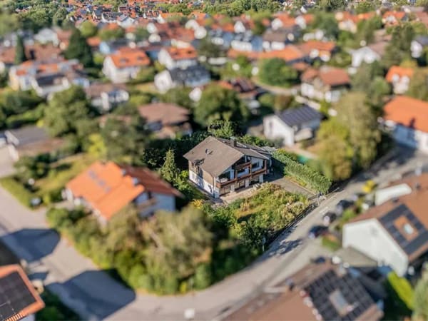 Immobilie in Zorneding - Geräumiges Einfamilienhaus mit Einliegerwohnung in Zorneding´s Bestlage - Bild 1