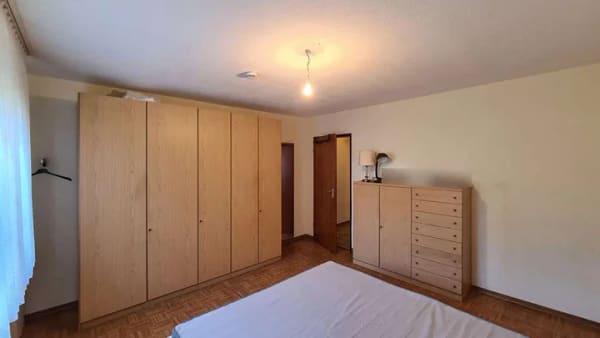 Immobilie in Eberdingen - Großzügige 4 Zimmer-Wohnung in Eberdingen-Hochdorf! - Bild 2