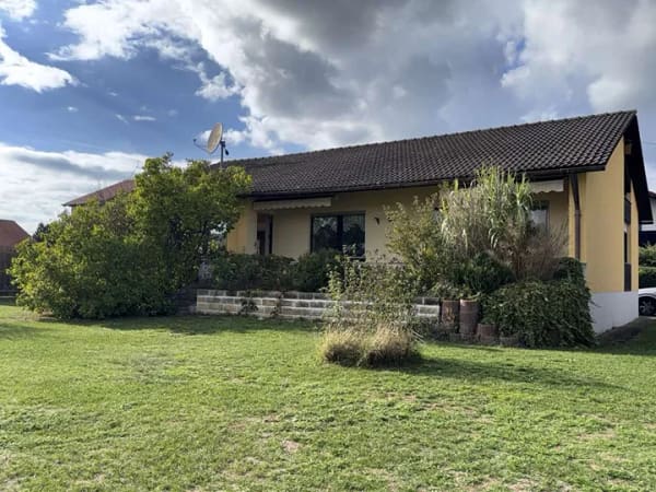 Immobilie in Niederaichbach - Niederaichbach! Charmanter Bungalow sucht neue Besitzer mit Herz und Tatkraft - Bild 0