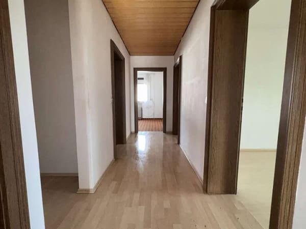 Immobilie in Niederaichbach - Niederaichbach! Charmanter Bungalow sucht neue Besitzer mit Herz und Tatkraft - Bild 1