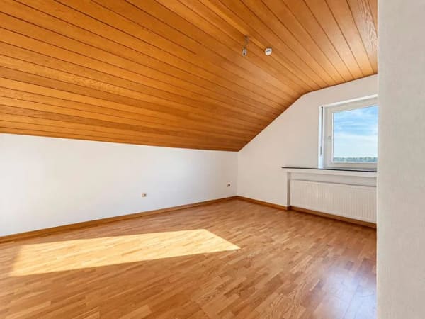 Immobilie in Maxhütte-Haidhof - Mehrgenerationenhaus mit 3 Wohneinheiten, separatem Anbau & großem Grundstück - Bild 1