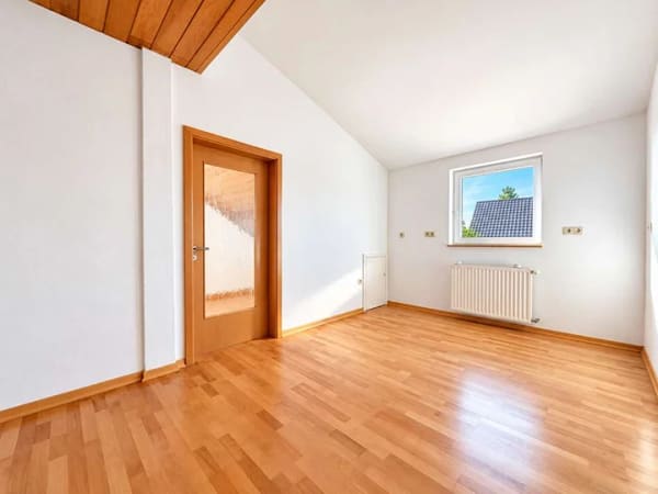 Immobilie in Maxhütte-Haidhof - Mehrgenerationenhaus mit 3 Wohneinheiten, separatem Anbau & großem Grundstück - Bild 2