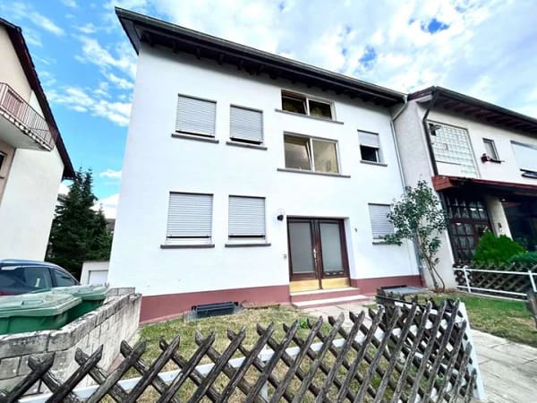 Immobilie in Linkenheim-Hochstetten - Attraktive 3-Zimmer-Wohnung mit Balkon in ruhiger Wohnlage von Linkenheim-Hochstetten - Bild 0