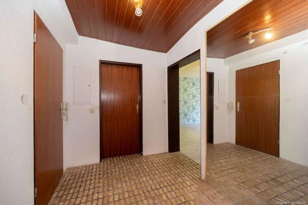 Immobilie in Vaterstetten - 2-Zimmer-Gartenwohnung mit Potenzial zzgl. separater Einlegerwohnung im Zentrum von Vaterstetten! - Bild 1