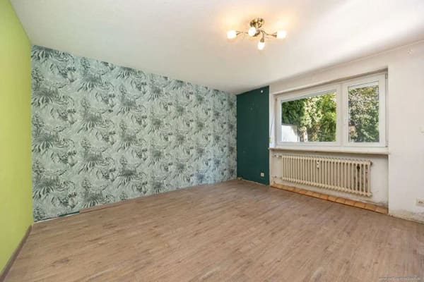 Immobilie in Vaterstetten - 2-Zimmer-Gartenwohnung mit Potenzial zzgl. separater Einlegerwohnung im Zentrum von Vaterstetten! - Bild 2