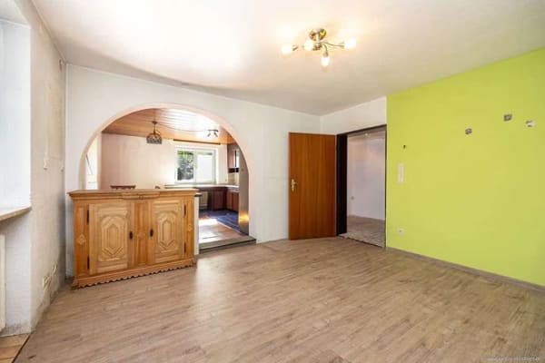 Immobilie in Vaterstetten - 2-Zimmer-Gartenwohnung mit Potenzial zzgl. separater Einlegerwohnung im Zentrum von Vaterstetten! - Bild 3