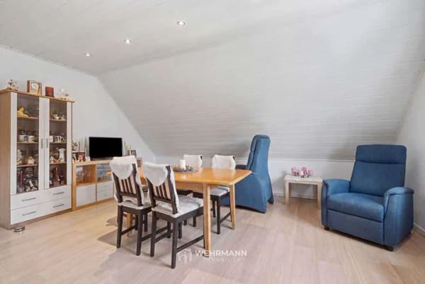 Immobilie in Hürth - Vermietete 3-Zimmer-Dachgeschosswohnung in Hürth als Kapitalanlage - Bild 1