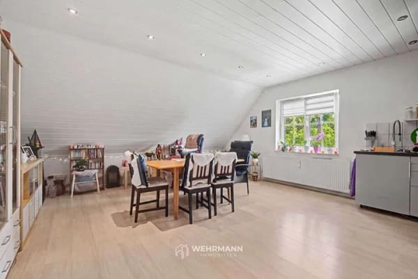 Immobilie in Hürth - Vermietete 3-Zimmer-Dachgeschosswohnung in Hürth als Kapitalanlage - Bild 2