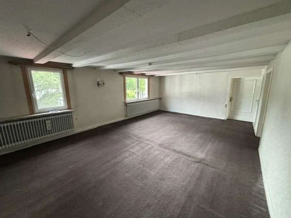 Immobilie in Eslohe - Attraktives Immobilienpaket: 111 m² Wohnung, Dachboden, Gewerbefläche im EG und Miteigentumsanteil   - Bild 1