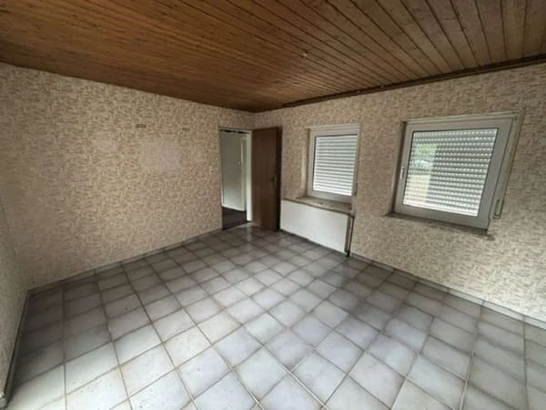 Immobilie in Eslohe - Attraktives Immobilienpaket: 111 m² Wohnung, Dachboden, Gewerbefläche im EG und Miteigentumsanteil   - Bild 4