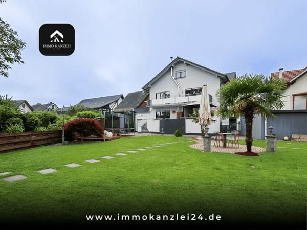 Immobilie in Willstätt - Zwei Generationen, viel Freiraum: Zweifamilienhaus mit Garten und Outdoor-Küche in Willstätt - Bild 0