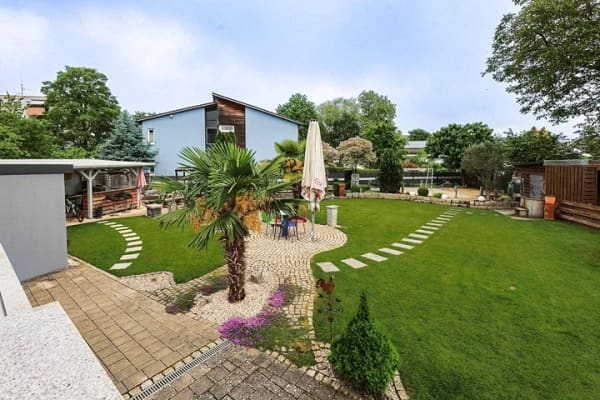 Immobilie in Willstätt - Zwei Generationen, viel Freiraum: Zweifamilienhaus mit Garten und Outdoor-Küche in Willstätt - Bild 3