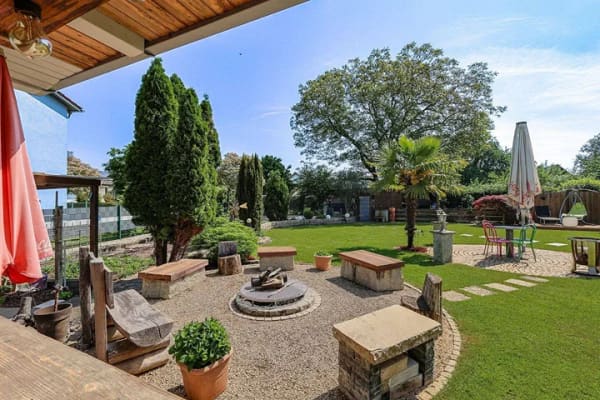 Immobilie in Willstätt - Zwei Generationen, viel Freiraum: Zweifamilienhaus mit Garten und Outdoor-Küche in Willstätt - Bild 4