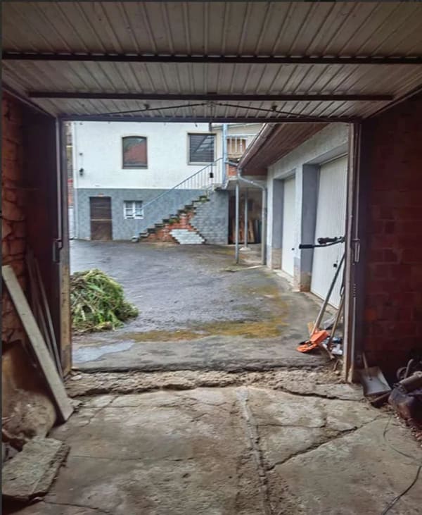 Immobilie in Mespelbrunn - Einfamilienhaus mit Scheune und Doppelgarage  - Bild 1