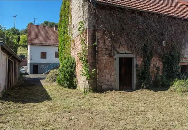 Immobilie in Mespelbrunn - Einfamilienhaus mit Scheune und Doppelgarage  - Bild 2