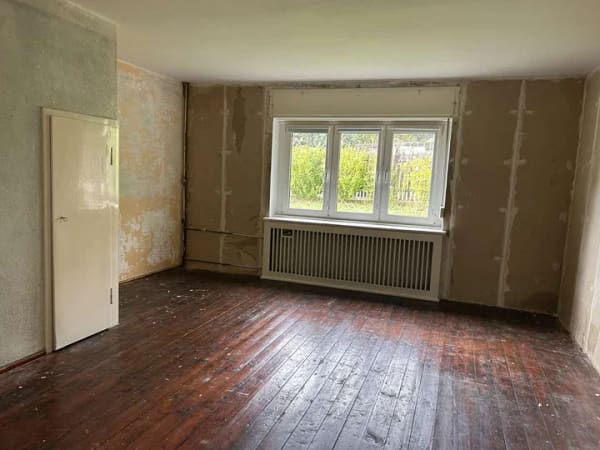 Immobilie in Meerane - Einzigartiges Immobilien-Ensemble am Waldrand - 2 Häuser, 1Appartementhaus & Lagerhalle! - Bild 4