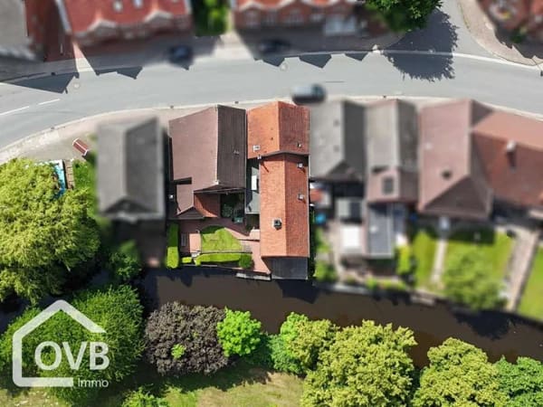 Immobilie in Moormerland - Zwei Häuser mit Bootsanleger zu einem Preis! Direkt am Wasser! - Bild 2