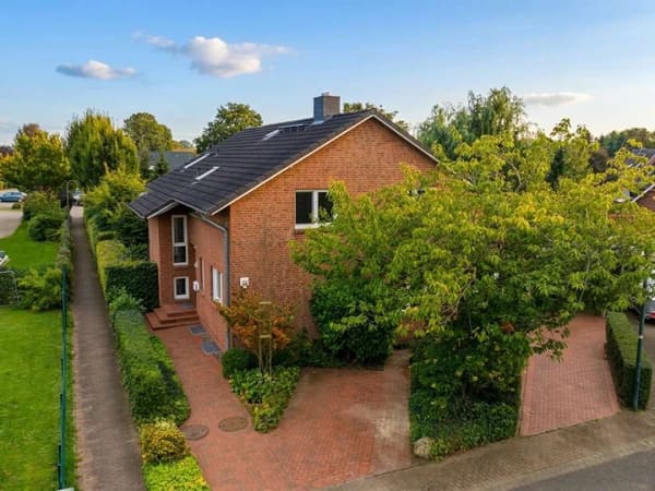 Immobilie in Jevenstedt - Viel Raum für Ihr Zuhause: Einfamilienhaus mit Garten und Kamin in Jevenstedt - Bild 0