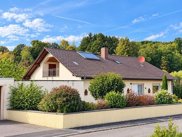 Immobilie in Grumbach - Großzügiges Einfamilienhaus mit viel Platz und möglicher Einliegerwohnung - Bild 0