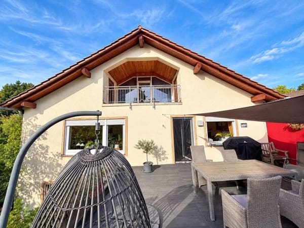 Immobilie in Grumbach - Großzügiges Einfamilienhaus mit viel Platz und möglicher Einliegerwohnung - Bild 2