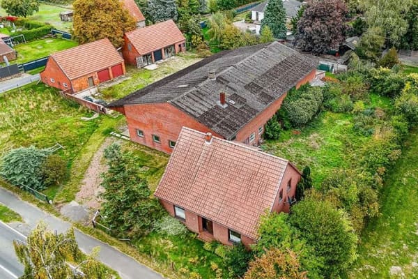 Immobilie in Thedinghausen - Bauernhaus & Stall mit Entwicklungspotenzial auf großem Grundstück - Bild 2