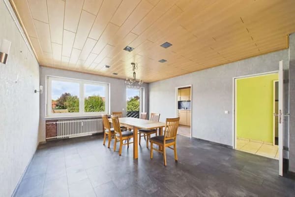 Immobilie in Raesfeld - Großzügige 4-Zimmer Etagenwohnung mit Kaminofen, Balkon und Garten - Bild 2