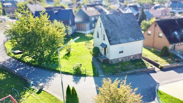 Immobilie in Emmerzhausen - **Familienheim mit Gestaltungspotenzial in ruhiger Lage von Emmerzhausen** - Bild 1