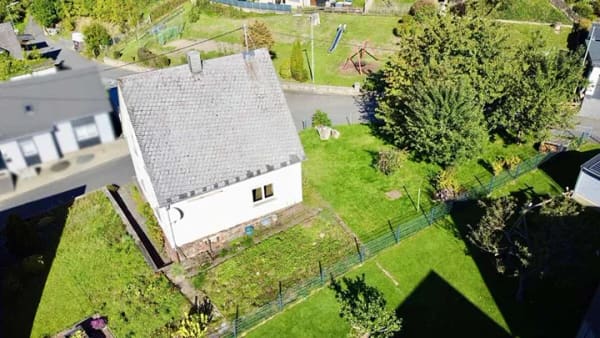 Immobilie in Emmerzhausen - **Familienheim mit Gestaltungspotenzial in ruhiger Lage von Emmerzhausen** - Bild 2