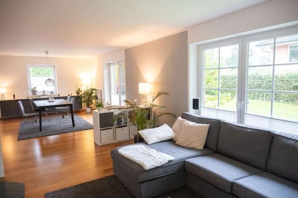 Immobilie in Mönkeberg - Friesenhaus in ruhiger Lage mit Terrasse und 2 PKW Stellplätzen - Bild 3