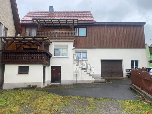 Immobilie in Wasungen - Traditionelles Fachwerkhaus mit Doppelgarage und zwei überdachten Balkonen in OT Unterkatz - Bild 1