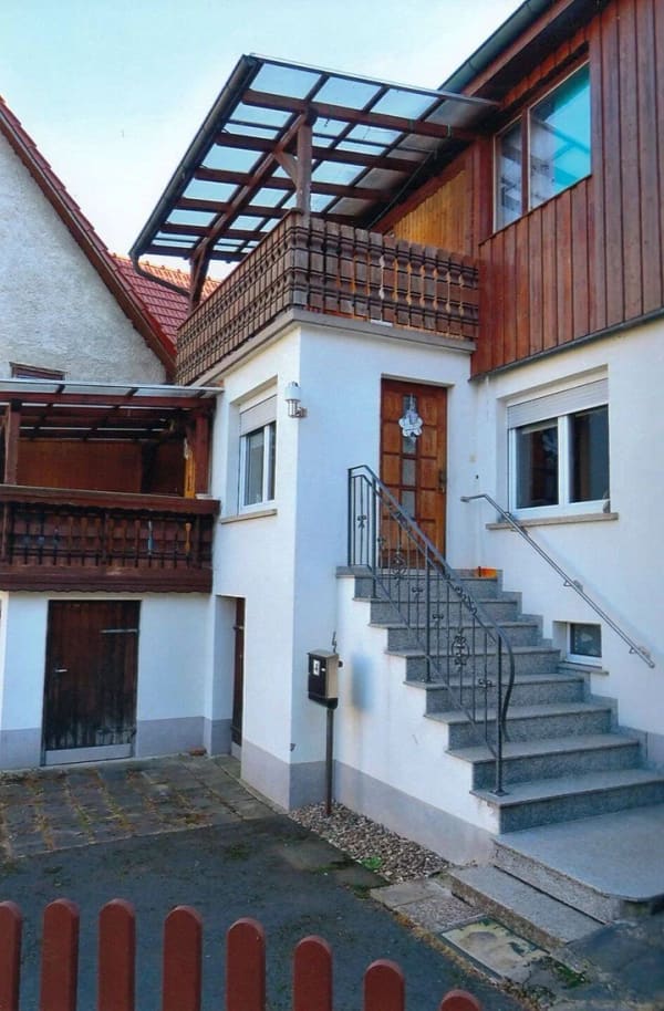 Immobilie in Wasungen - Traditionelles Fachwerkhaus mit Doppelgarage und zwei überdachten Balkonen in OT Unterkatz - Bild 2