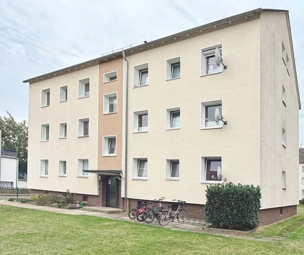 Immobilie in Seelze - Gut geschnittene 3,5-Zi.-ETW mit 2 Balkonen im 1. OG eines 6-FH in guter Kernlage in Seelze-Stadt - Bild 0