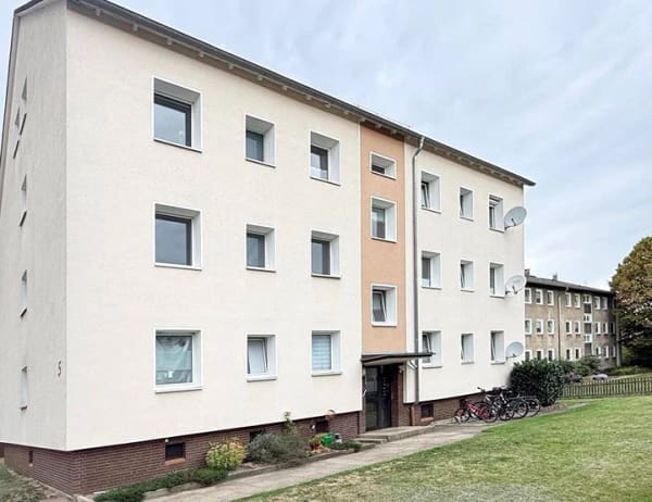 Immobilie in Seelze - Gut geschnittene 3,5-Zi.-ETW mit 2 Balkonen im 1. OG eines 6-FH in guter Kernlage in Seelze-Stadt - Bild 1