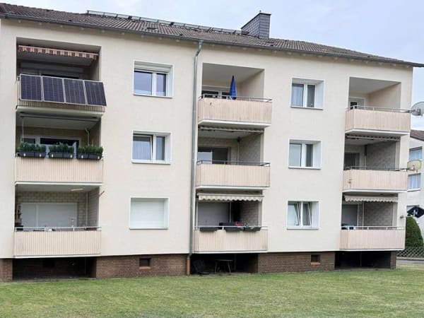 Immobilie in Seelze - Gut geschnittene 3,5-Zi.-ETW mit 2 Balkonen im 1. OG eines 6-FH in guter Kernlage in Seelze-Stadt - Bild 2