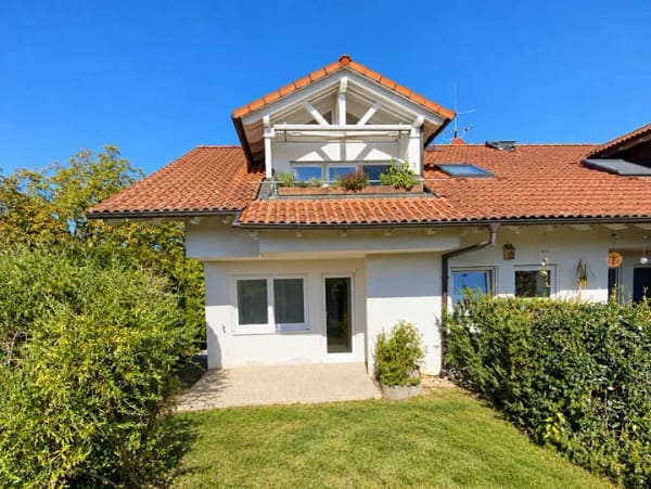 Immobilie in Ilsfeld - Ruhig, sonnig, bezugsfertig – charmante 2,5-Zimmer-Wohnung mit Terrasse und Tiefgaragenplatz - Bild 0