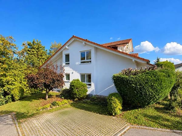 Immobilie in Ilsfeld - Ruhig, sonnig, bezugsfertig – charmante 2,5-Zimmer-Wohnung mit Terrasse und Tiefgaragenplatz - Bild 1