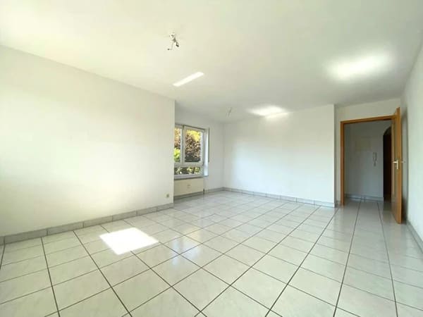 Immobilie in Ilsfeld - Ruhig, sonnig, bezugsfertig – charmante 2,5-Zimmer-Wohnung mit Terrasse und Tiefgaragenplatz - Bild 4
